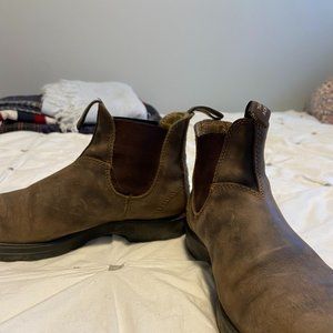 Blundstones, Boots
